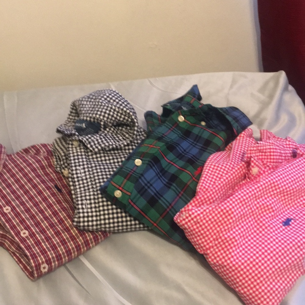 Sold 🤦🏽‍♀️4 long sleeve polo button down shirts